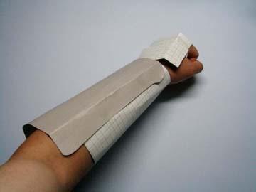 ��b����P