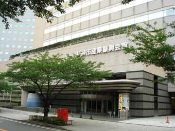 �܂��͉���